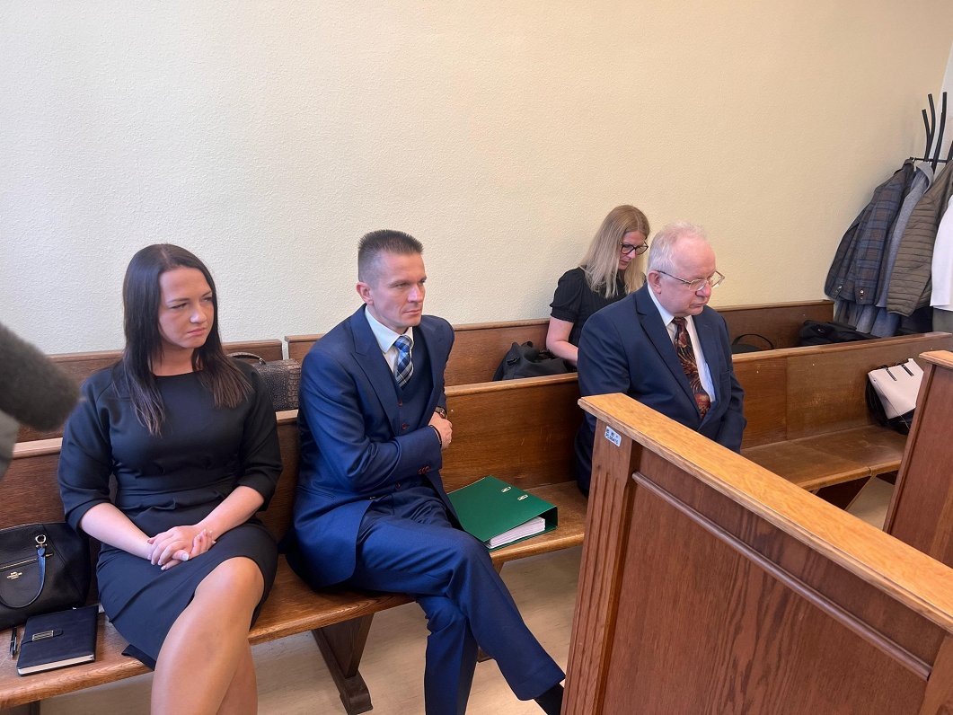 Deputāta Jakovina un advokātu slimības lapas viltošanas lieta: Tiesa nepiekrīt aizstāvības versijai Deputāta Jakovina un advokātu slimības lapas viltošanas lieta: Tiesa nepiekrīt aizstāvības versijai