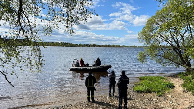 Lūdz sabiedrības atbalstu Daugavā pazudušā makšķernieka meklēšanā Lūdz sabiedrības atbalstu Daugavā pazudušā makšķernieka meklēšanā