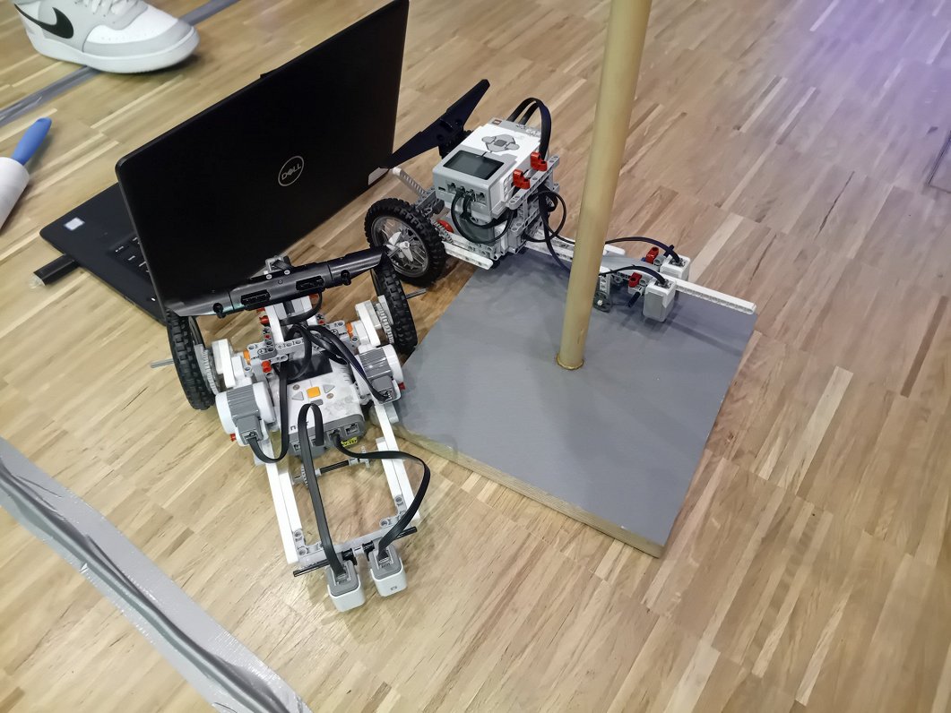 Rīgā sacenšas jaunie elektroniķi un robotu būvētāji Rīgā sacenšas jaunie elektroniķi un robotu būvētāji